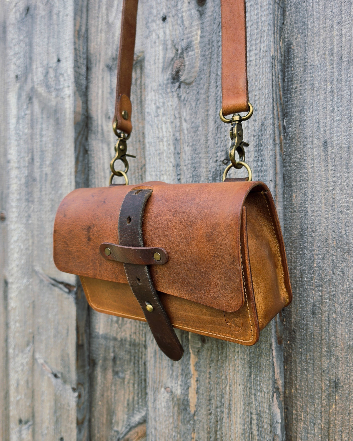 Umhängetasche "old saddle"