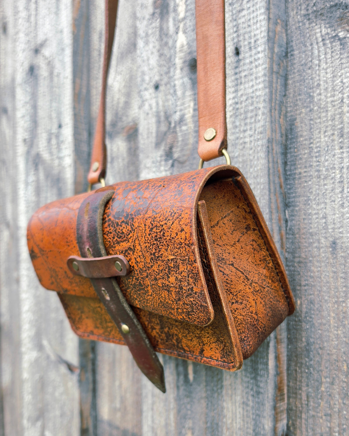Umhängetasche "old saddle"