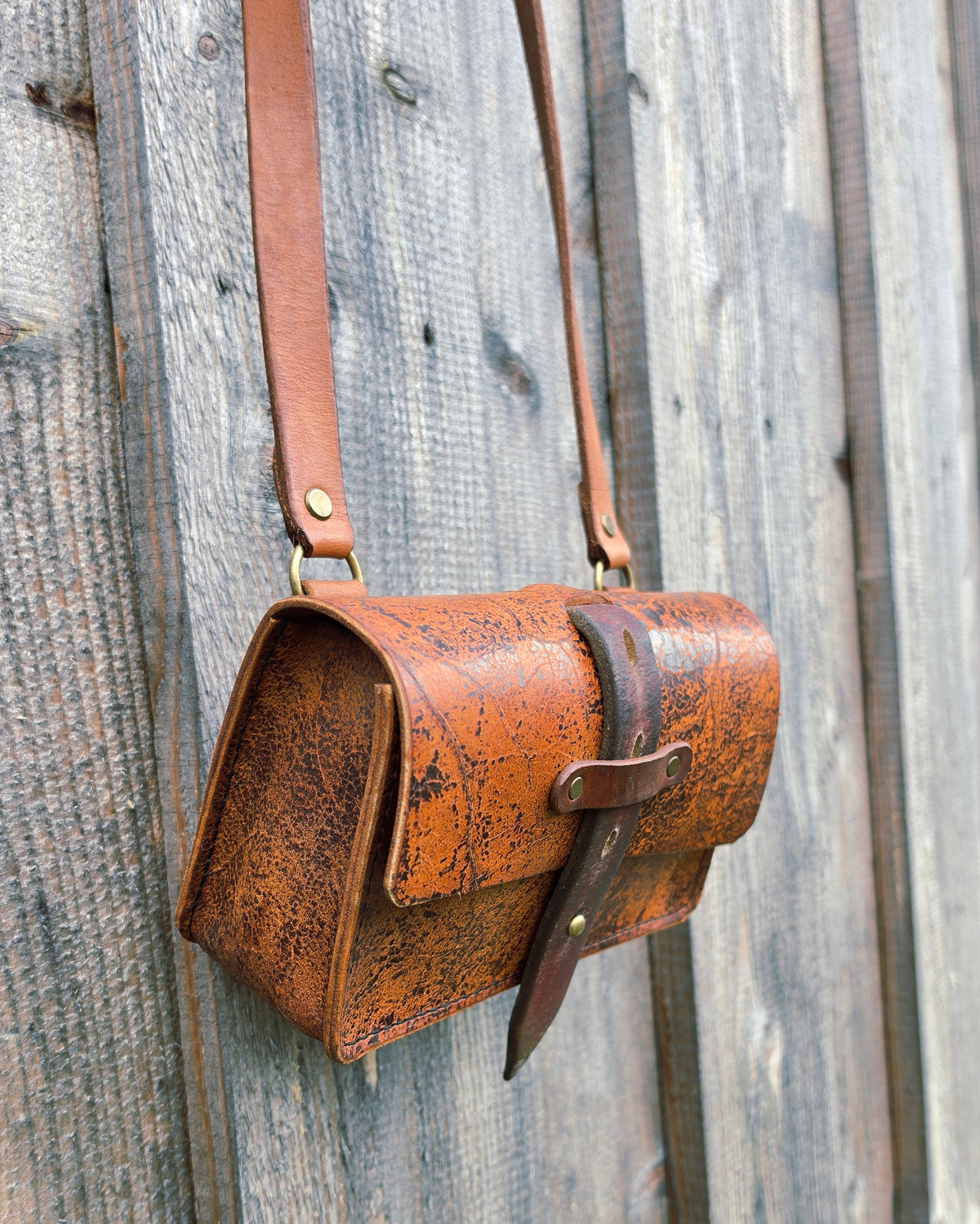 Umhängetasche "old saddle"