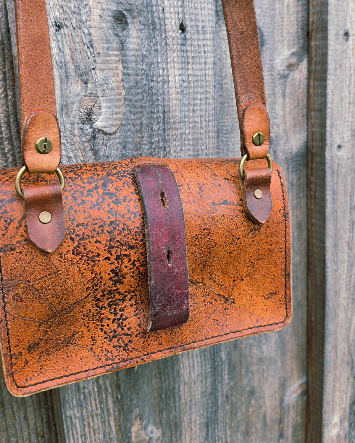 Umhängetasche "old saddle"