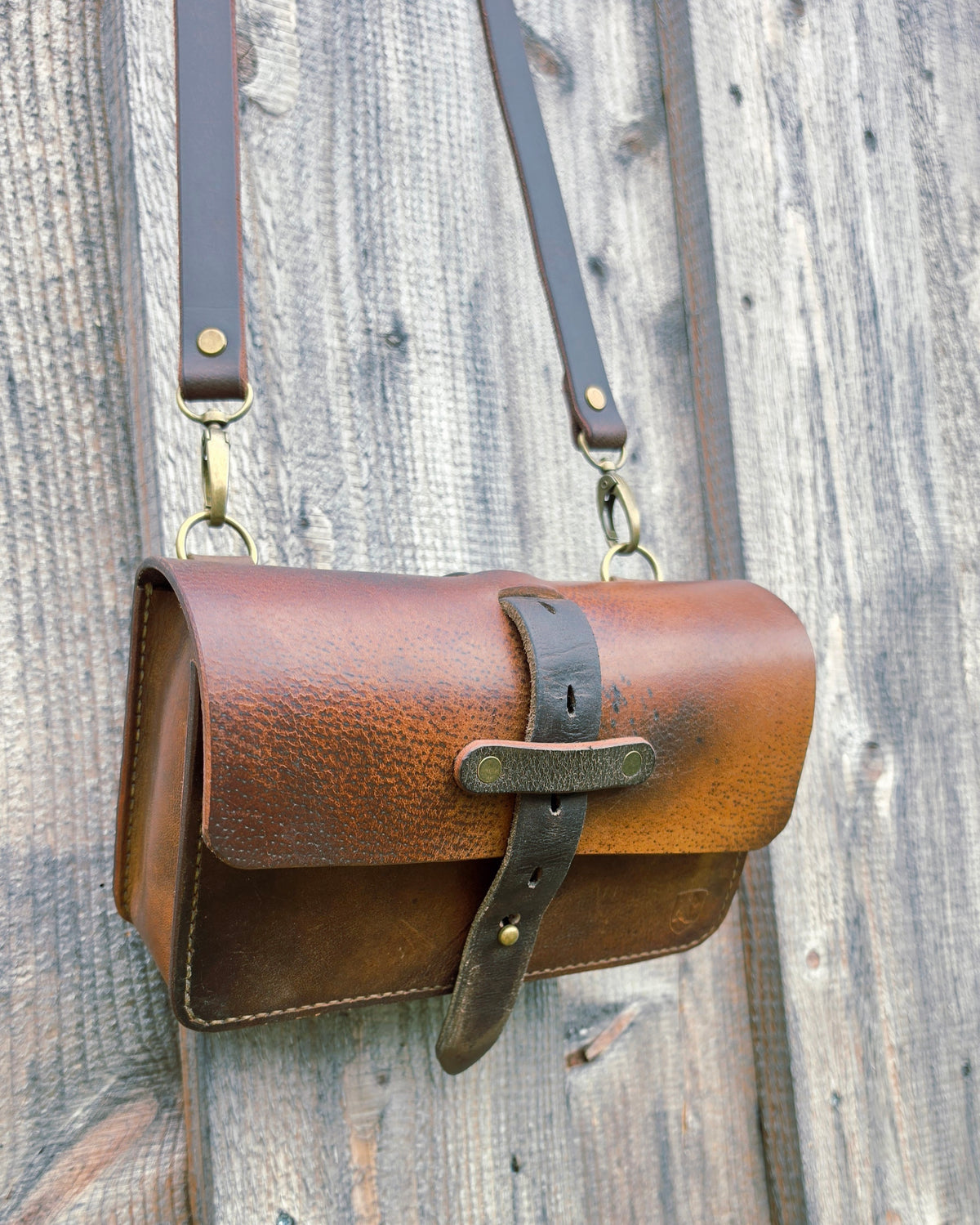 Umhängetasche "old saddle" groß