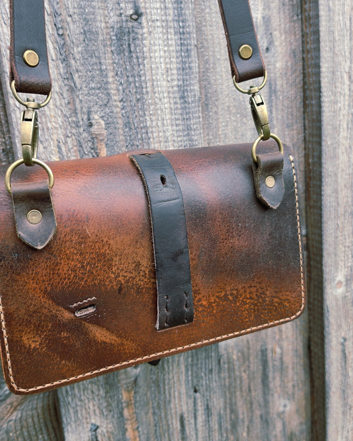 Umhängetasche "old saddle" groß