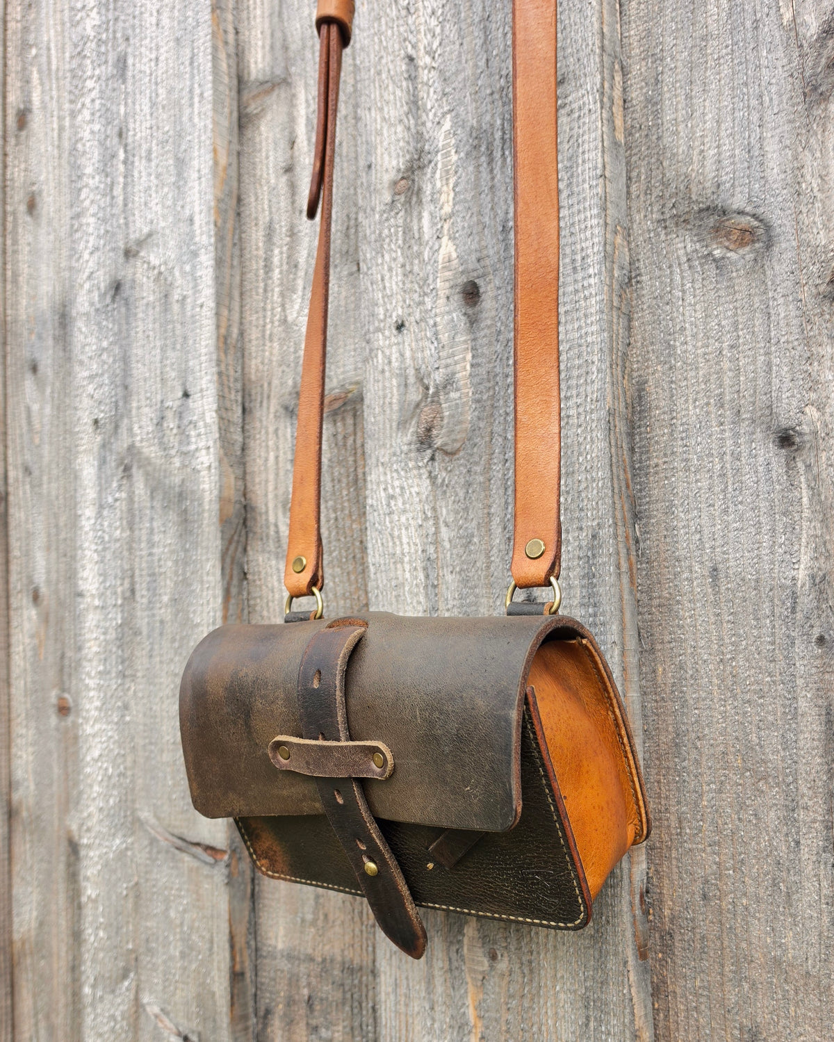 Umhängetasche "old saddle"