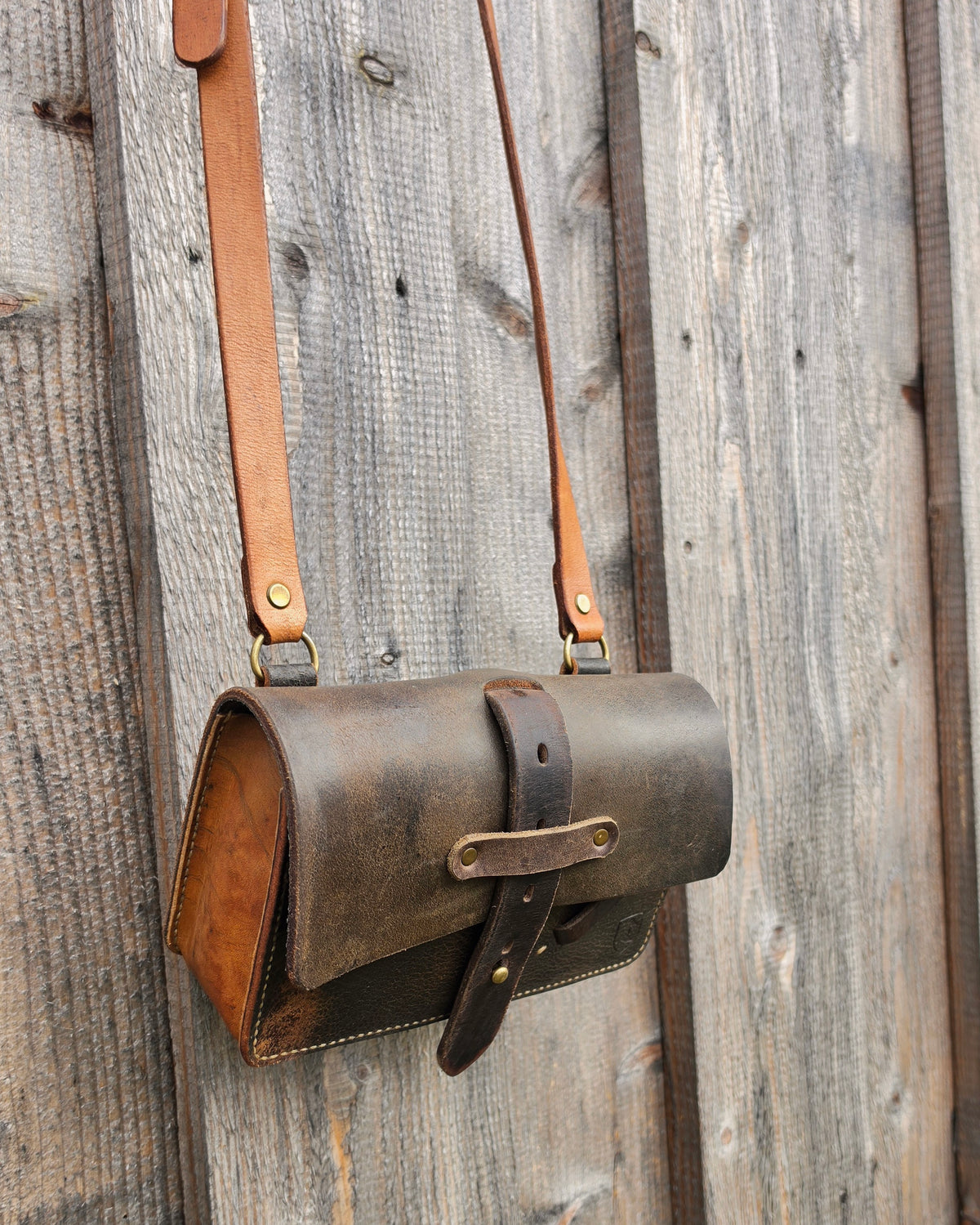Umhängetasche "old saddle"