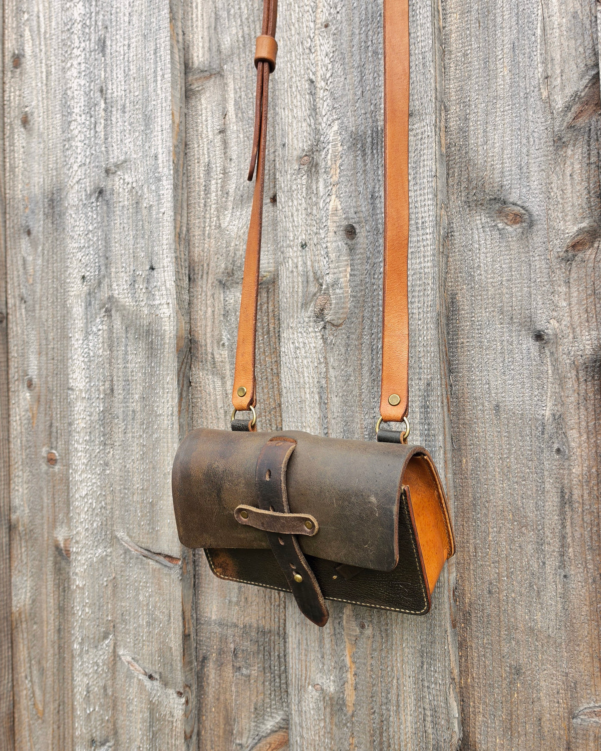 Umhängetasche "old saddle"