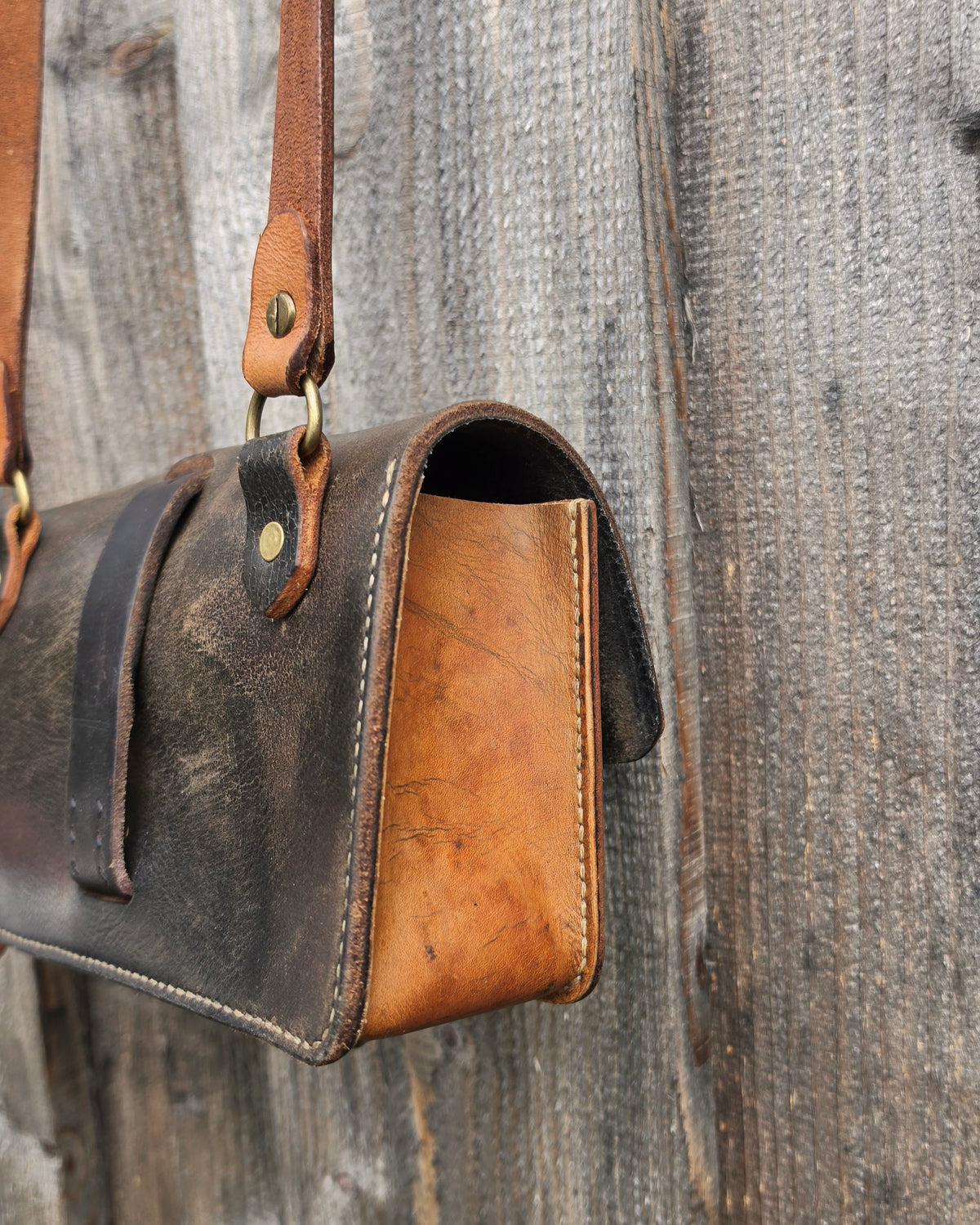 Umhängetasche "old saddle"