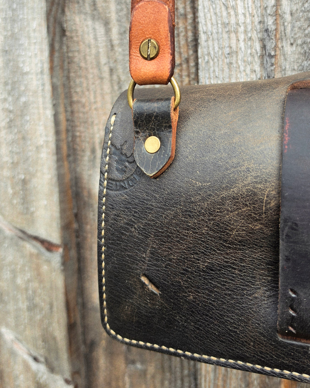 Umhängetasche "old saddle"