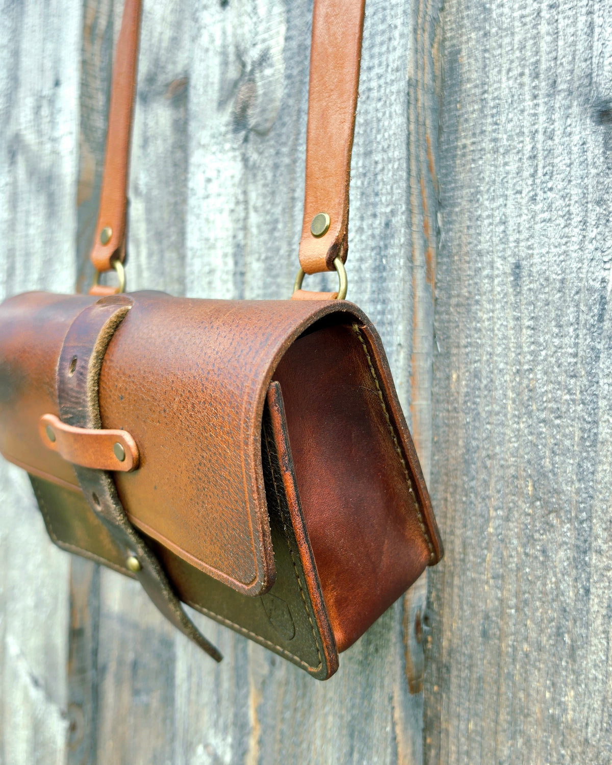 Umhängetasche "old saddle"