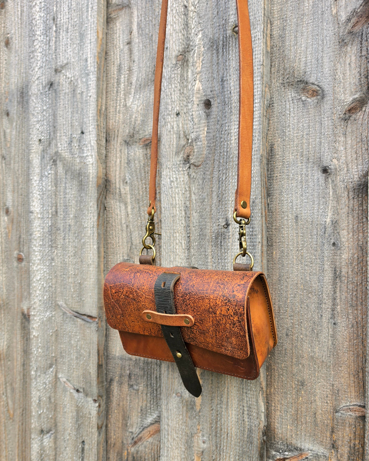 Umhängetasche "old saddle"