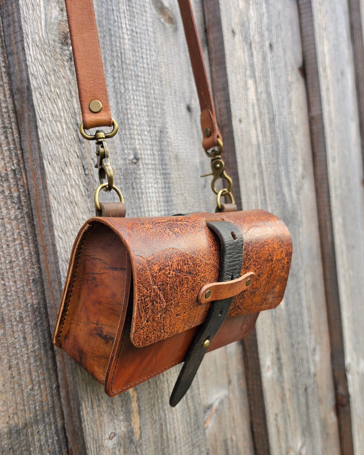 Umhängetasche "old saddle"
