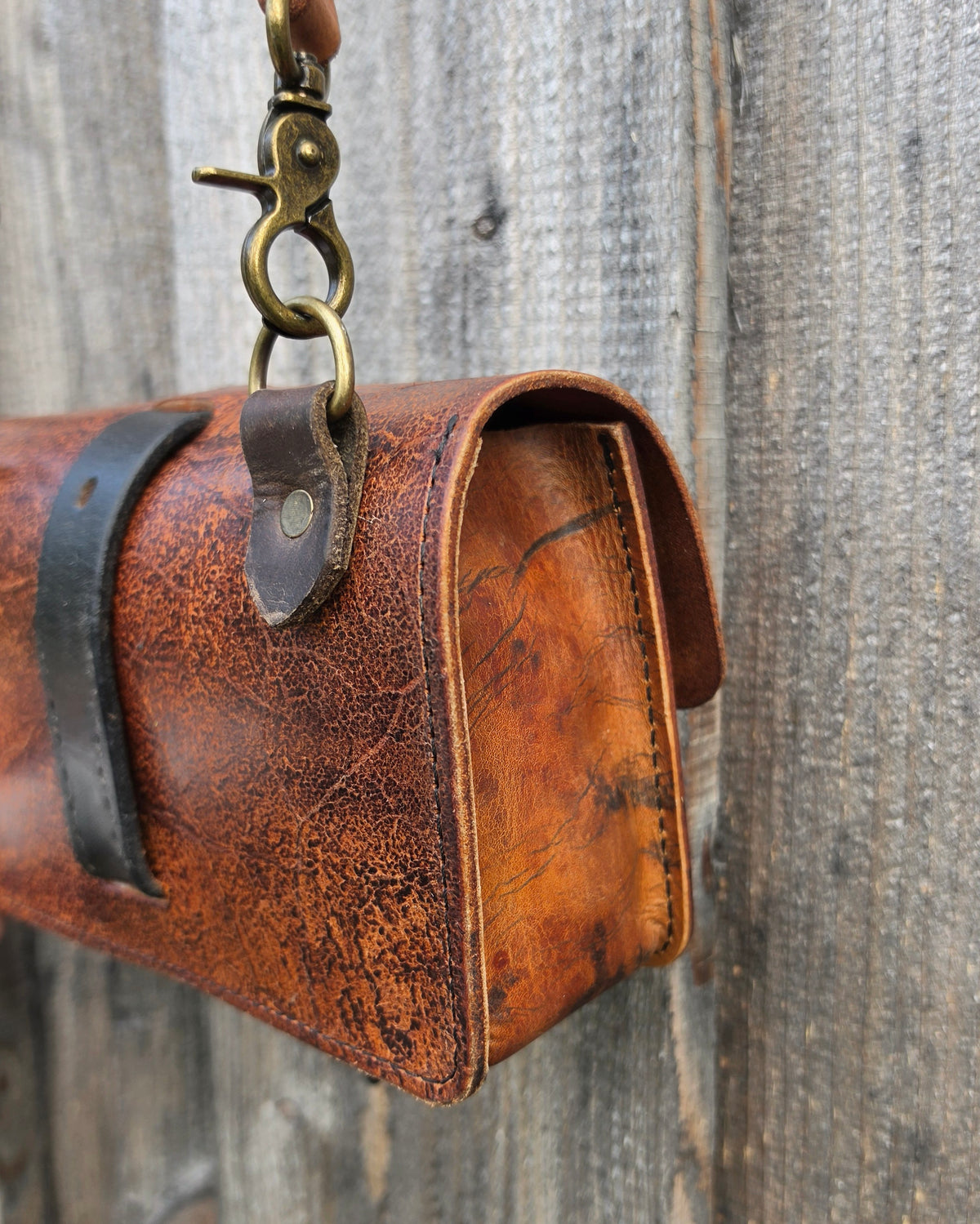 Umhängetasche "old saddle"